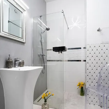 Centrum Pawia 51- 10 Min To Center, The Places, Self Check-in, Optional Breakfest, Parking On The Street Warsaw