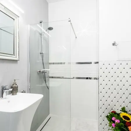 Centrum Pawia 51- 10 Min To Center, The Places, Self Check-in, Optional Breakfest, Parking On The Street *